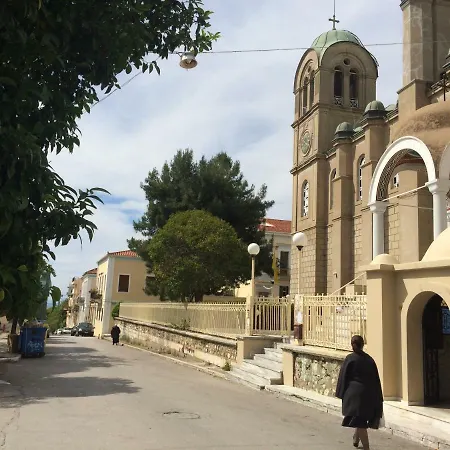 Multi-level Town House In Patra's Historic Center Willa